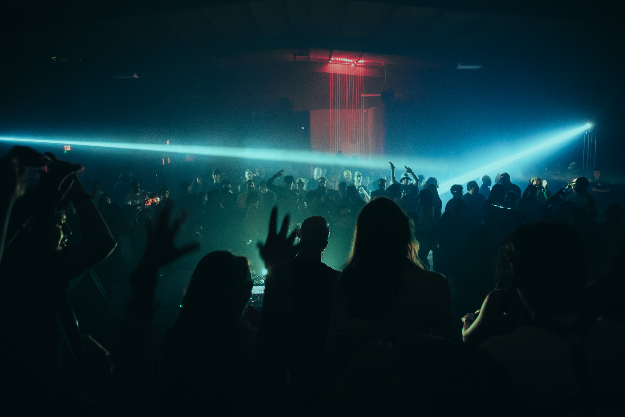 Brainwash crowd and DJ